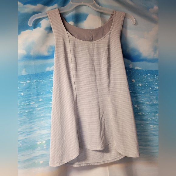 lululemon athletica Tops - Lululemon Run Righteous Tank Sz 4 Gray Striped Open Back‎